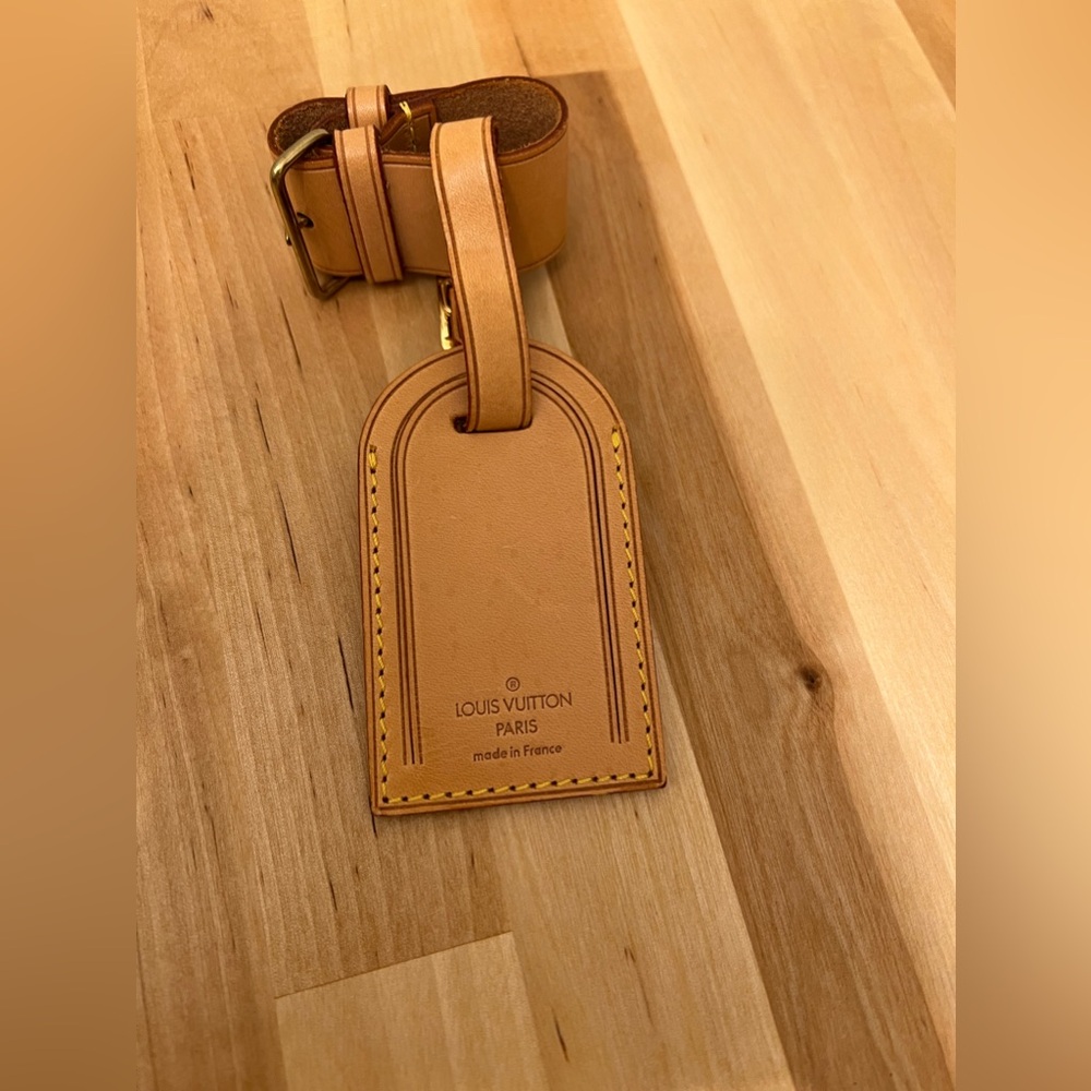 EUC Louis Vuitton Vachetta Leather Luggage Tag and Poignet Set